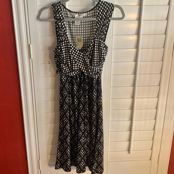 NWT: Flattering Empire Waist, Black and White Knee-Length Versatile Dress - Picture 2 of 3
